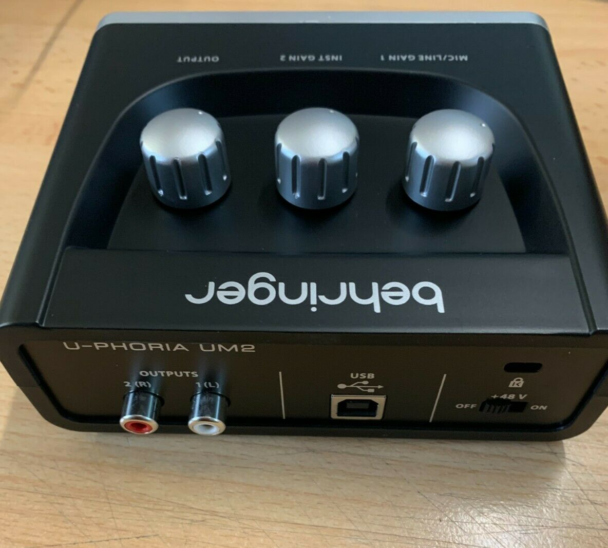 Behringer UM2 Audioschnittstelle - Schwarz