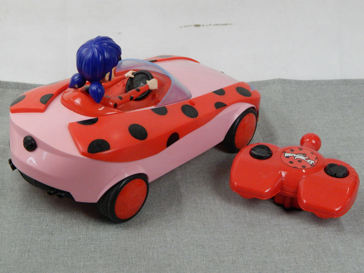 IMC Toys RC Miraculous Ladybug - Spielzeugauto mit Fernbedienung