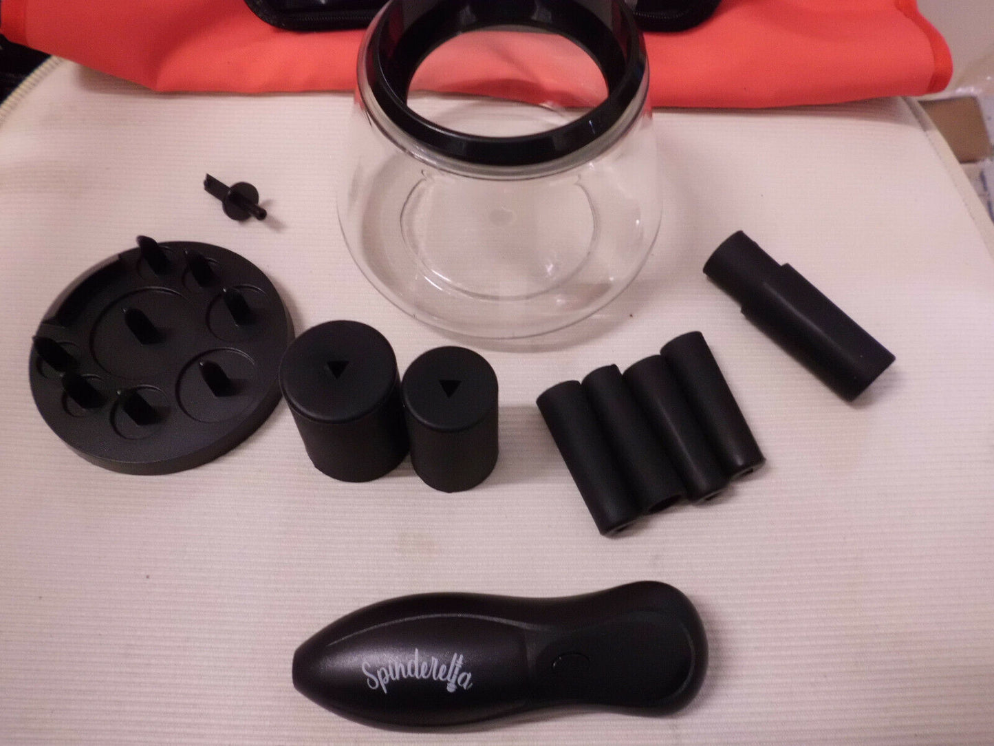 1 Set bestehend aus Reinigungssystem für Make-up Pinsel & Make-up- und Maniküre-