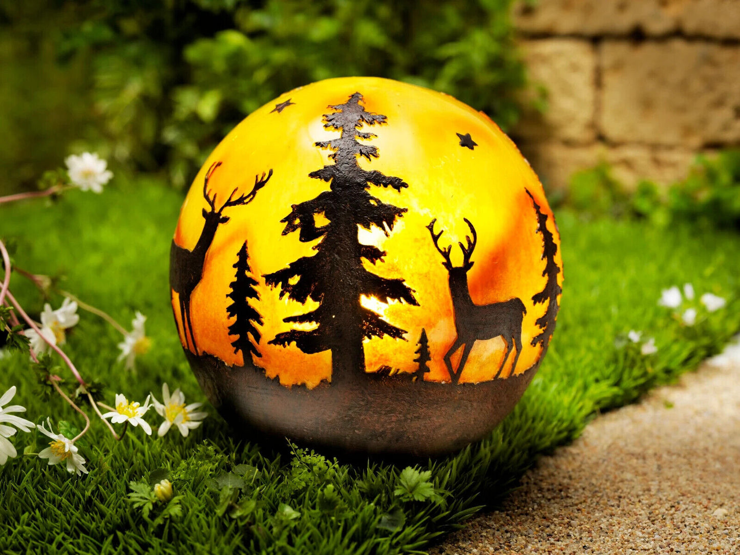 LED-Kugelleuchte Traumwald für außen und innen Waldmotiv in Scherenschnitt-Optik