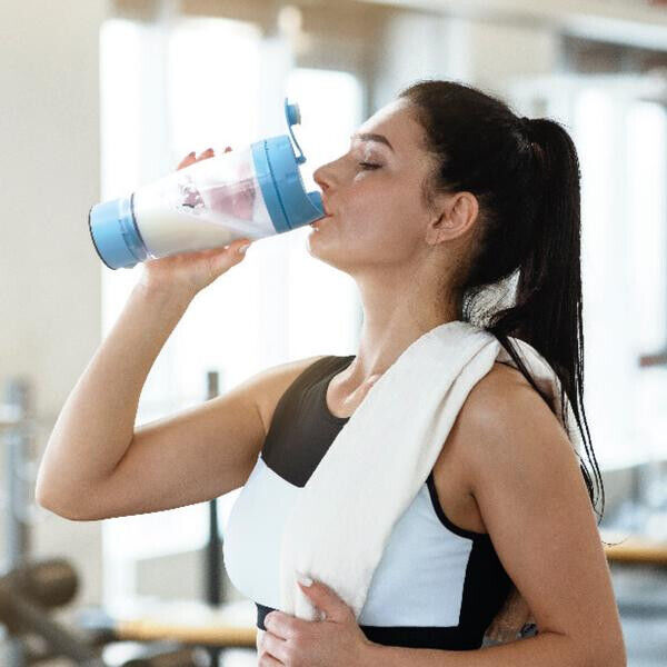 Go Shaker Einschalten – Shaken – Trinken Elektrischer Eiweisshaker Trinkflasche