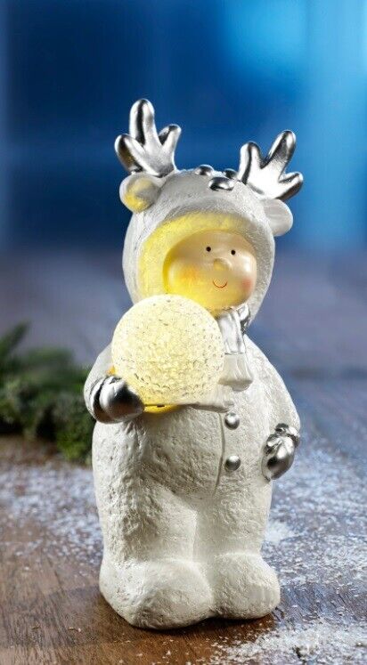 Winterkind mit LED Kugel