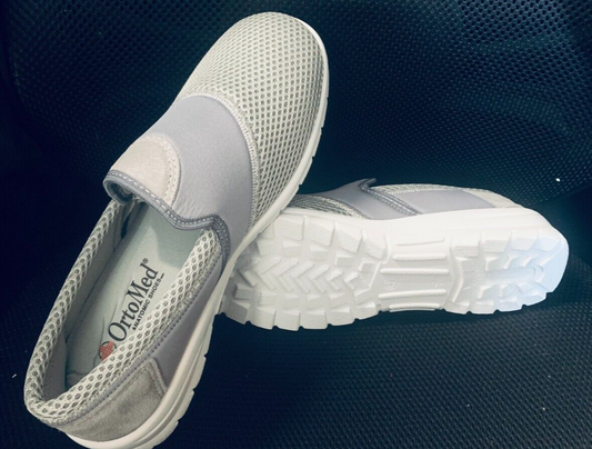 Atmungsaktive Turnschuhe für Damen beige