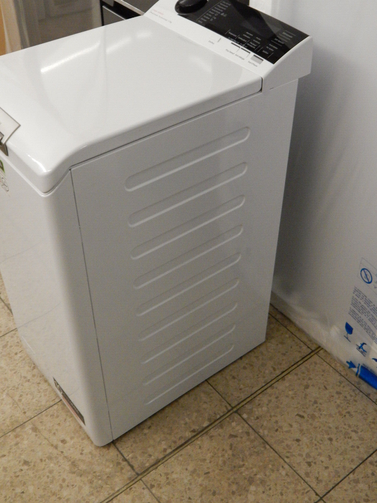 AEG Waschmaschine Toplader 7000 LTR7C37STL Mengenautomatik 1300 U/min Weiß 7 kg