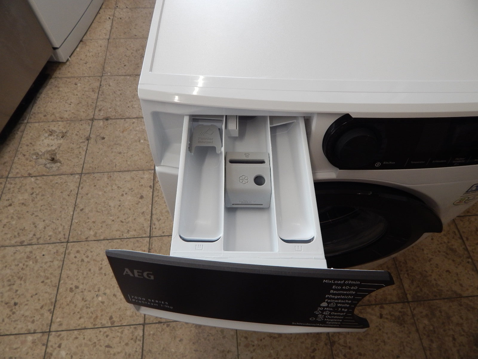 AEG Waschmaschine Serie 7000 mit ProSteam-Technologie LR7FA69FL, 9kg, 1400U/min