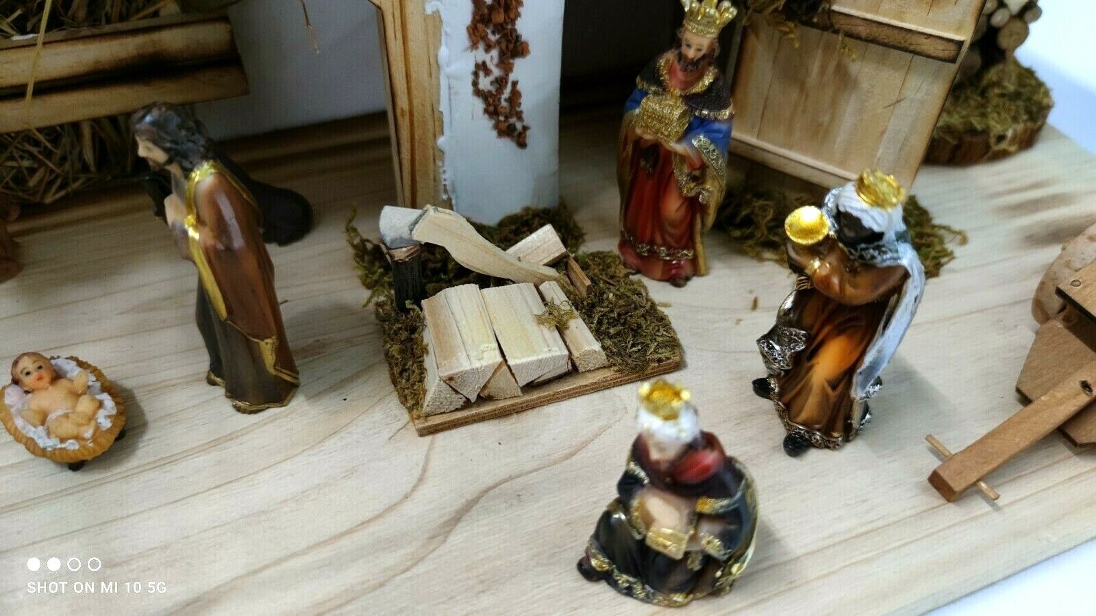 Weihnachtskrippe  aus Holz h=33cm b=60cm Inclusive Figuren No 5191