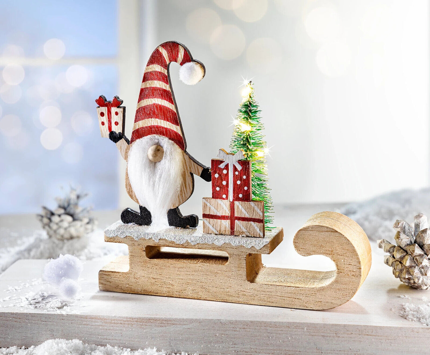 LED Dekofigur Weihnachtswichtel mit Schlitten Advent Deko Weihnachtsdeko