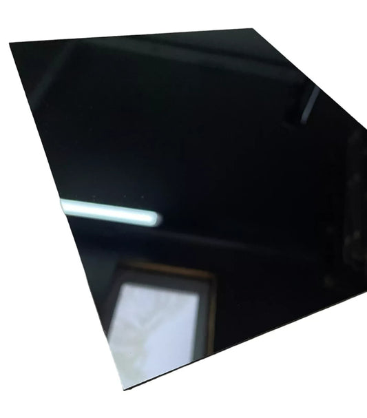 schwarze plexiglasscheibe
