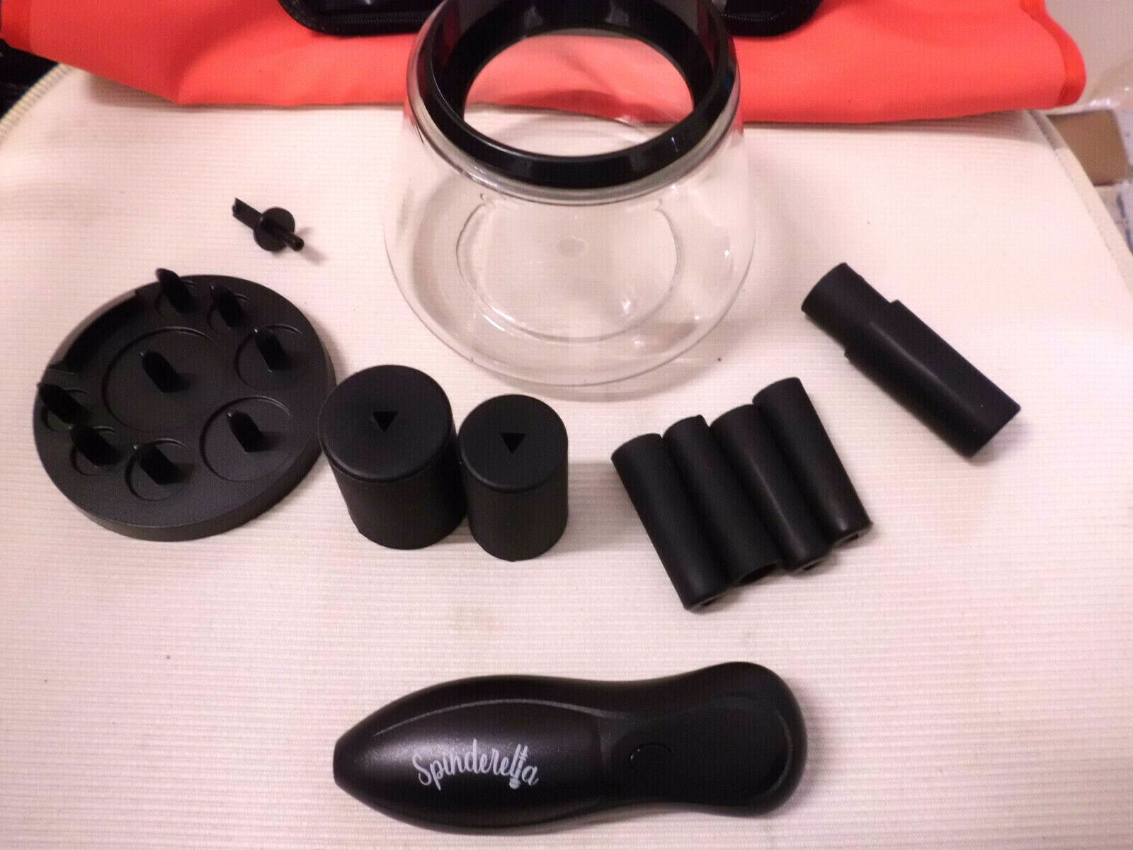 1 Set bestehend aus Reinigungssystem für Make-up Pinsel & Make-up- und Maniküre-