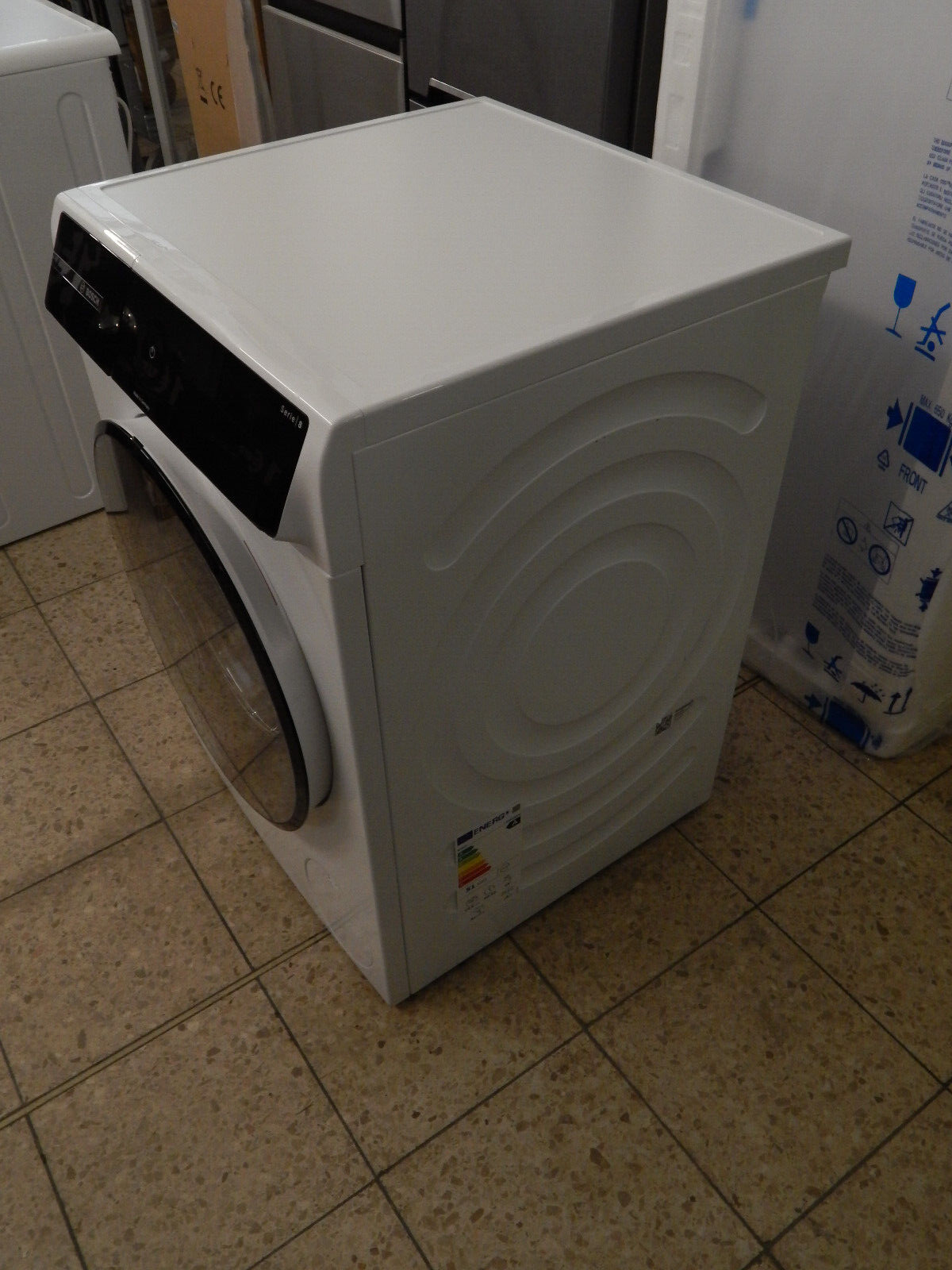 Bosch Waschmaschine Serie 8 WGB256040, 10kg Mengenautomatik 1600U/min in Weiß