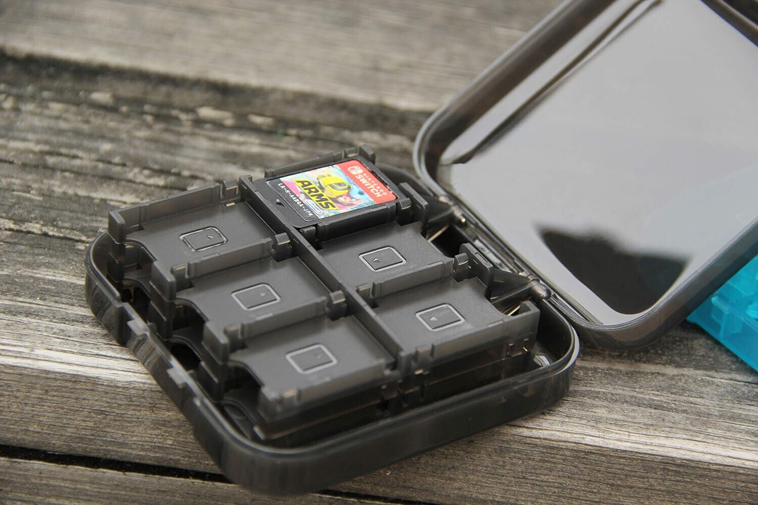 Amazon Basics - Aufbewahrungsbox für Spiele der Nintendo Switch - Schwarz