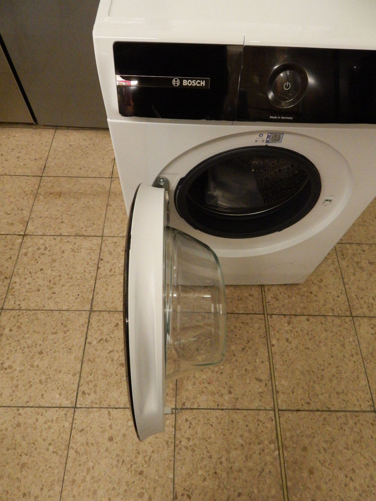 Bosch Waschmaschine Serie 8 WGB256040, 10kg Mengenautomatik 1600U/min in Weiß