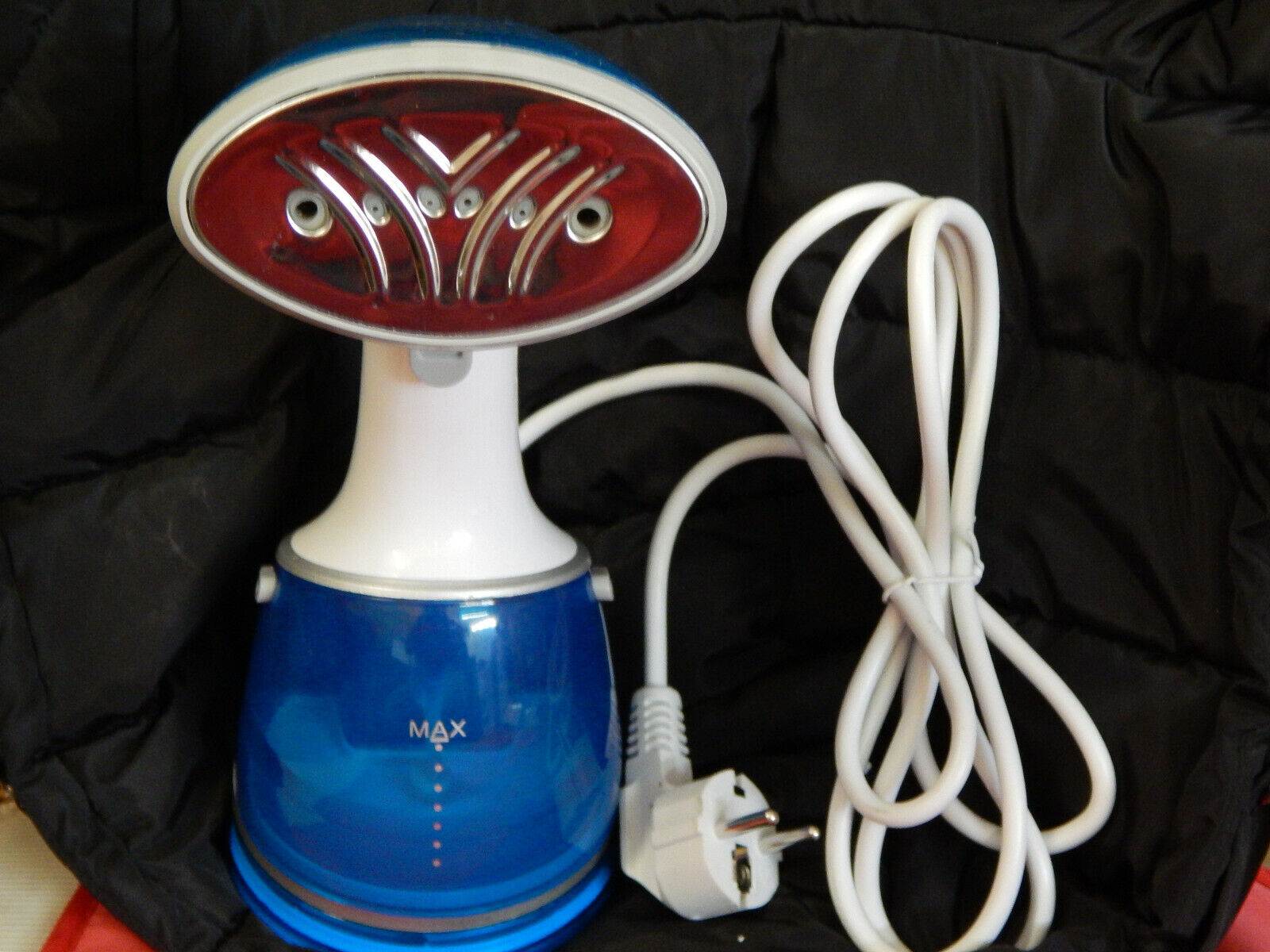 Ufesa GS1700 1700W vertikales Dampfbügeleisen mit 220 ml Tank.