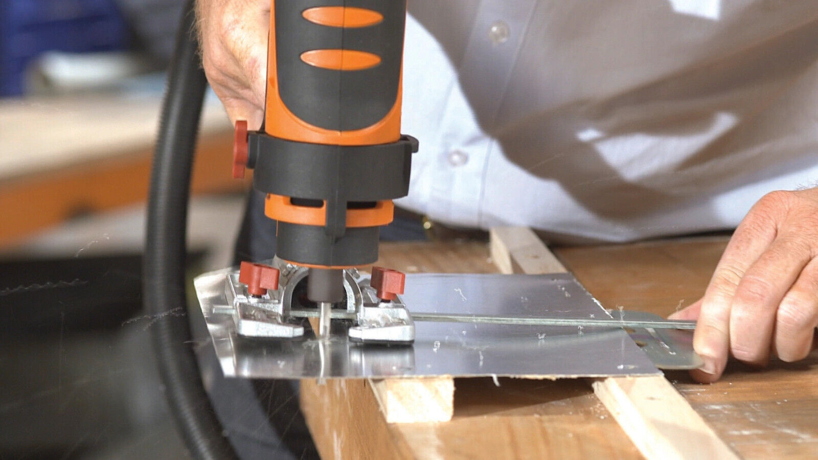 Twist-A-Saw - Multitool, bohrt und sägt mit nur einem Aufsatz