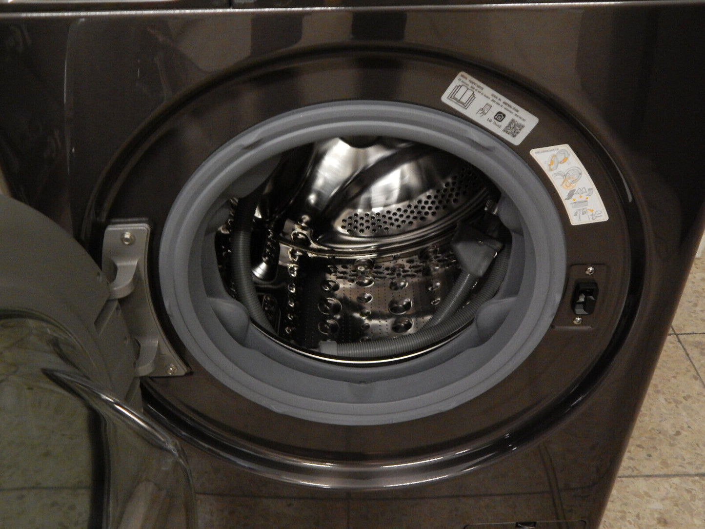 LG WaschmaschineF6WV710P2S 10,5 kg in Schwarz 1600U/min Inverter Motor Appfähig