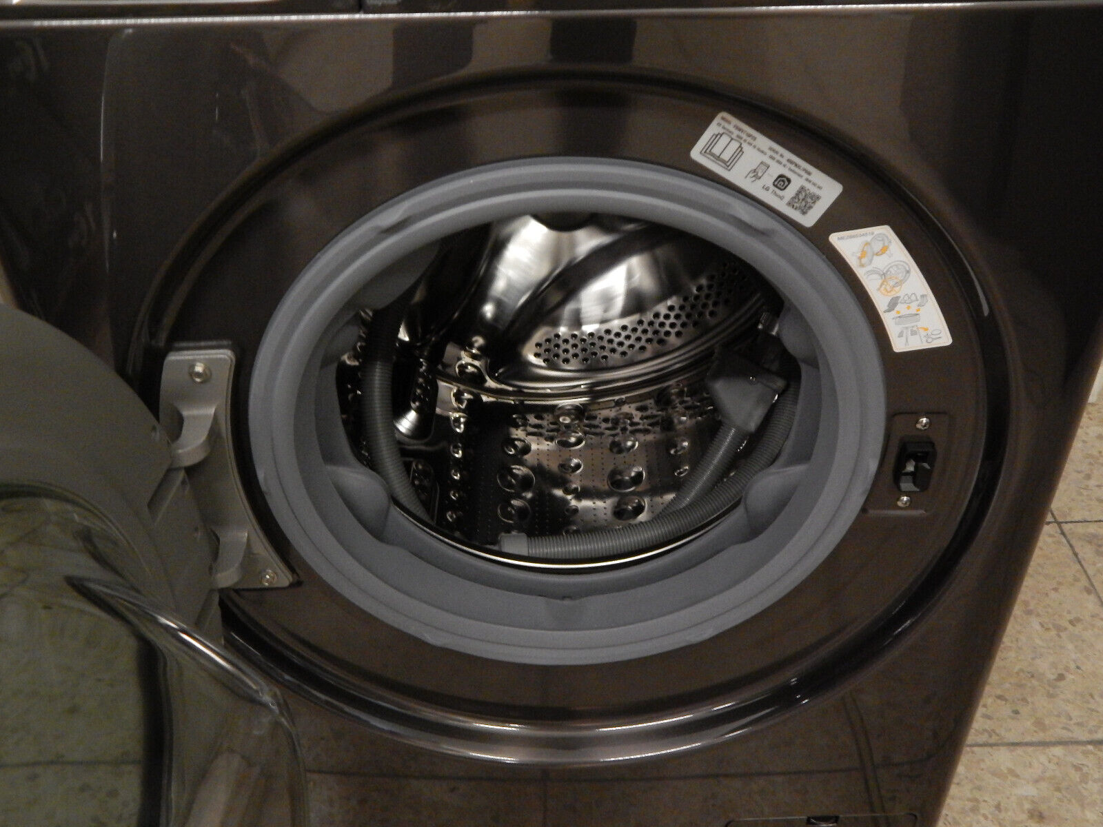 LG WaschmaschineF6WV710P2S 10,5 kg in Schwarz 1600U/min Inverter Motor Appfähig