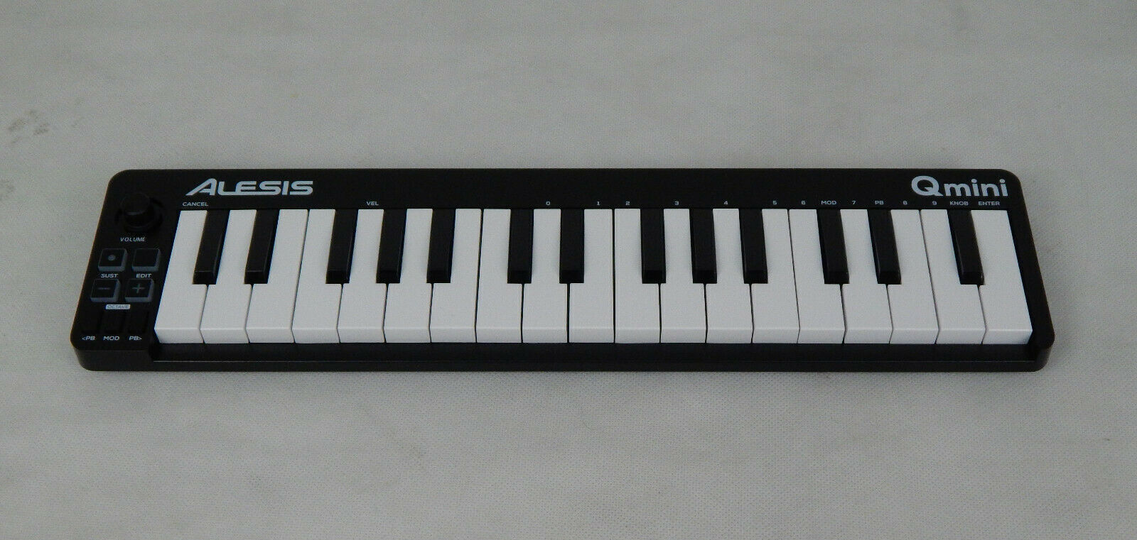 ALESIS QMINI Kompakter USB-MIDI-Keyboard-Controller mit 32 Tasten