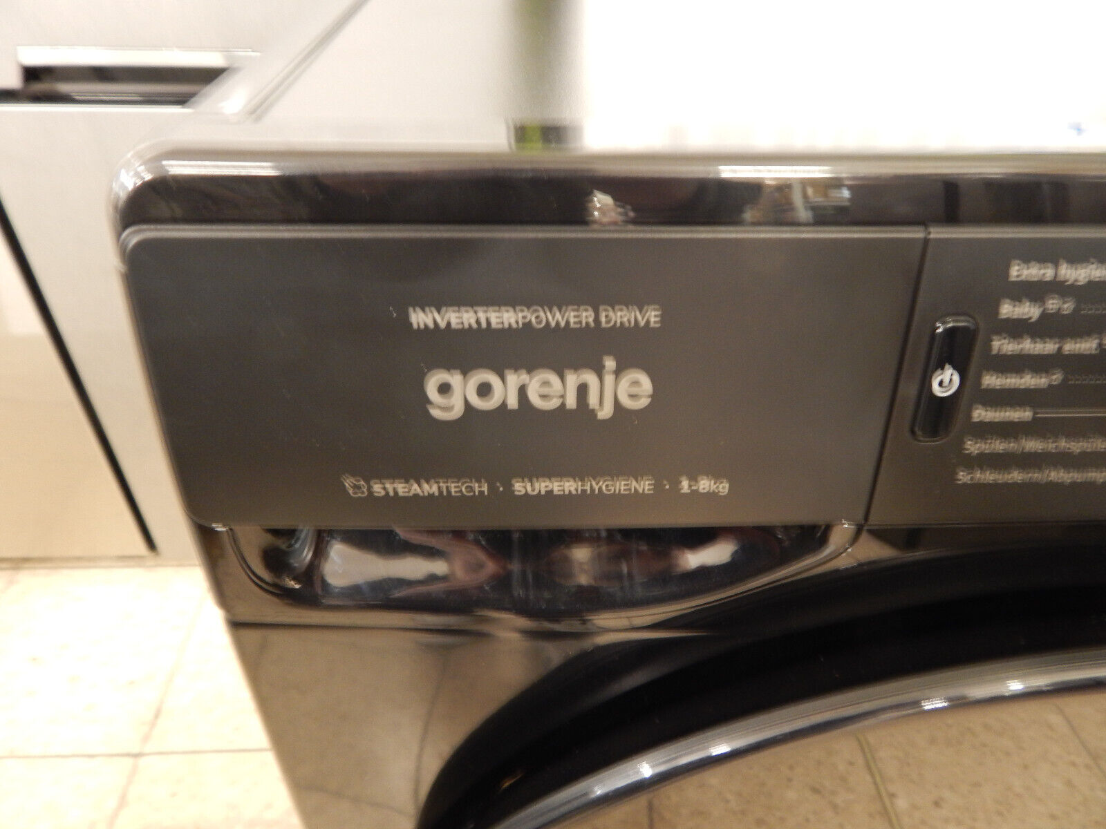 Gorenje 8kg Waschmaschine WNFHEI 84 ADPSB, 1400U/min Dampffunktion in Schwarz