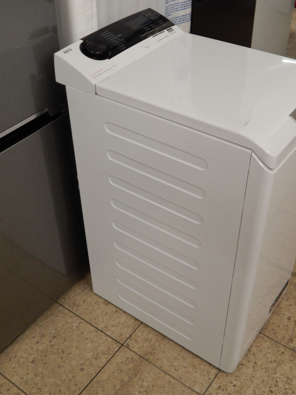 AEG Waschmaschine Toplader 7000 LTR7C37STL Mengenautomatik 1300 U/min Weiß 7 kg